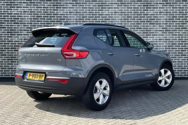 Volvo XC40 (2022) thumbnail 3