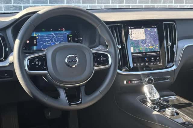 Volvo V60 (2024) thumbnail 2