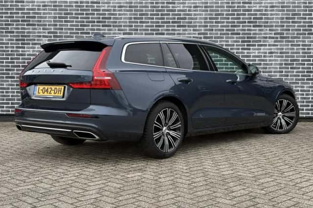 Volvo V60 (2021) thumbnail 3