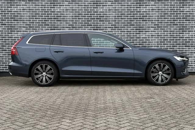 Volvo V60 (2021) thumbnail 6