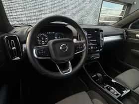 Volvo XC40 thumbnail 2