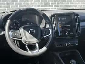 Volvo XC40 thumbnail 2