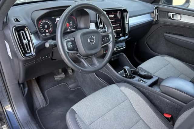 Volvo XC40 (2022) thumbnail 2