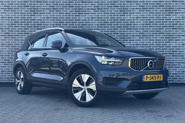 Volvo XC40 (2022) thumbnail 3