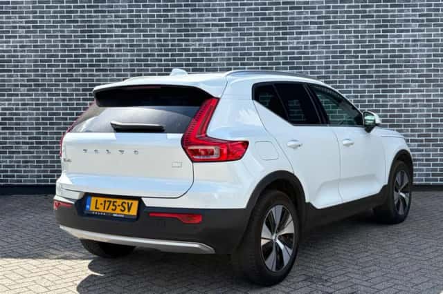 Volvo XC40 (2020) thumbnail 2