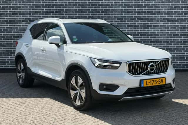 Volvo XC40 (2020) thumbnail 3