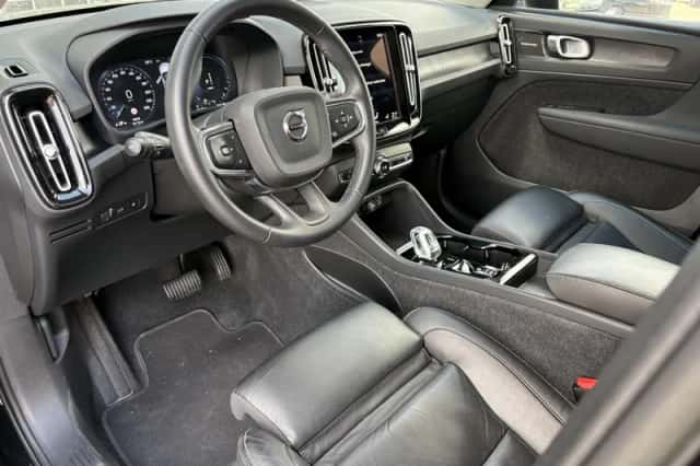 Volvo XC40 (2022) thumbnail 2