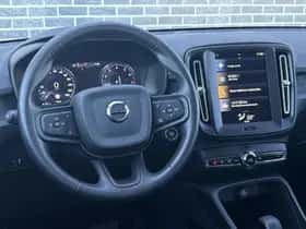 Volvo XC40 thumbnail 2