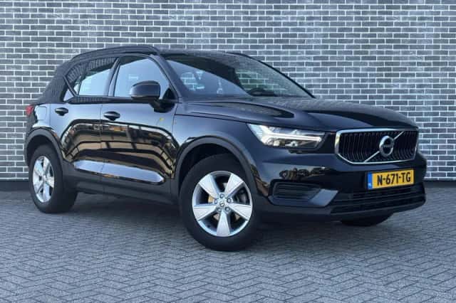 Volvo XC40 (2022) thumbnail 4