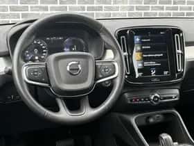 Volvo XC40 thumbnail 2