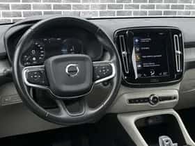 Volvo XC40 thumbnail 2