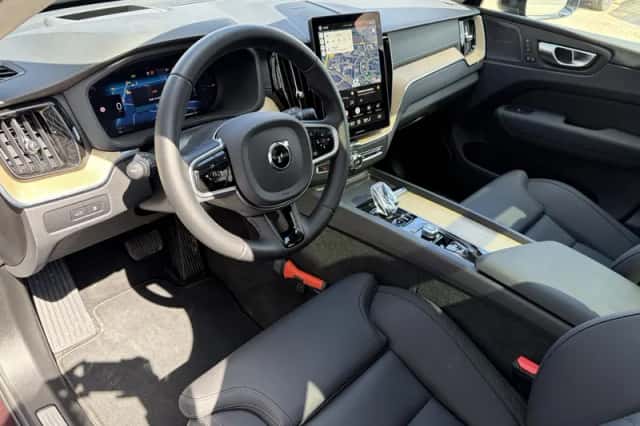 Volvo XC60 (2026) thumbnail 2