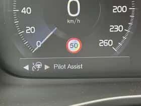 Volvo XC40 (2022) thumbnail 15