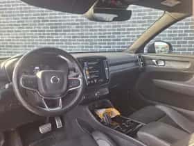 Volvo XC40 thumbnail 2