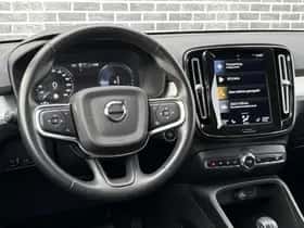 Volvo XC40 thumbnail 2