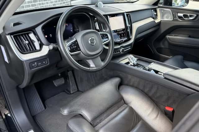 Volvo XC60 (2022) thumbnail 2