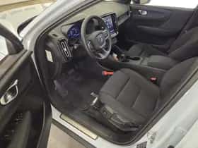 Volvo EX40 thumbnail 4