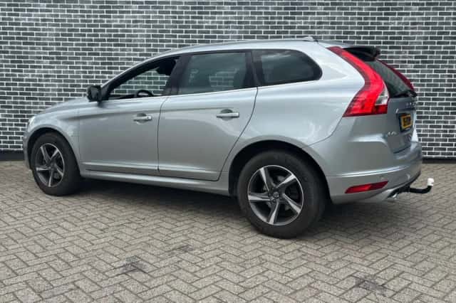 Volvo XC60 (2016) thumbnail 4