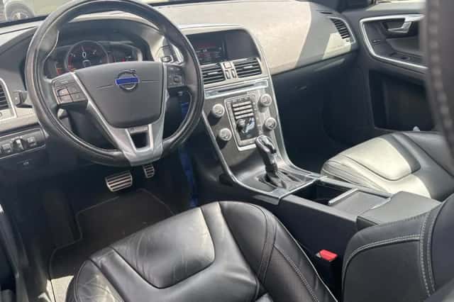 Volvo XC60 (2016) thumbnail 5