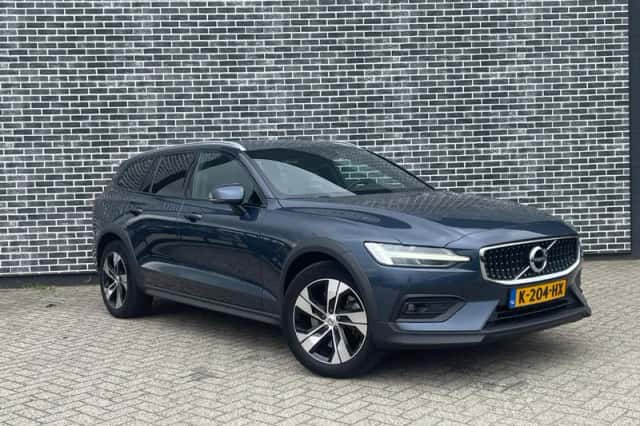 Volvo V60 (2021) thumbnail 3