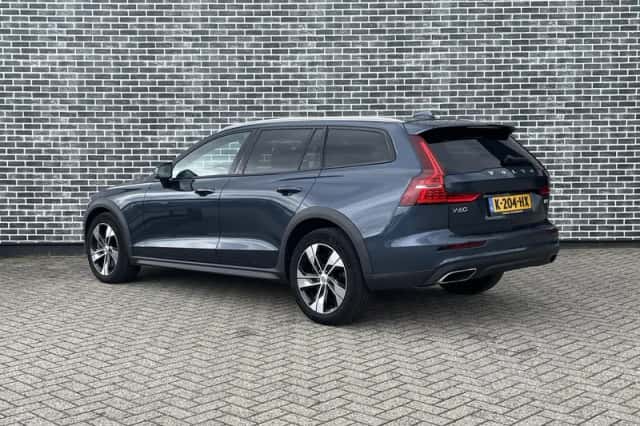 Volvo V60 (2021) thumbnail 3