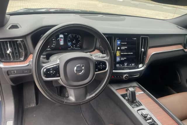 Volvo V60 (2021) thumbnail 5