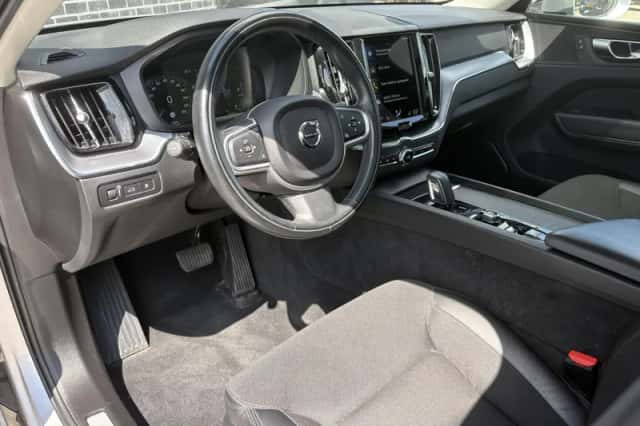 Volvo XC60 (2021) thumbnail 2