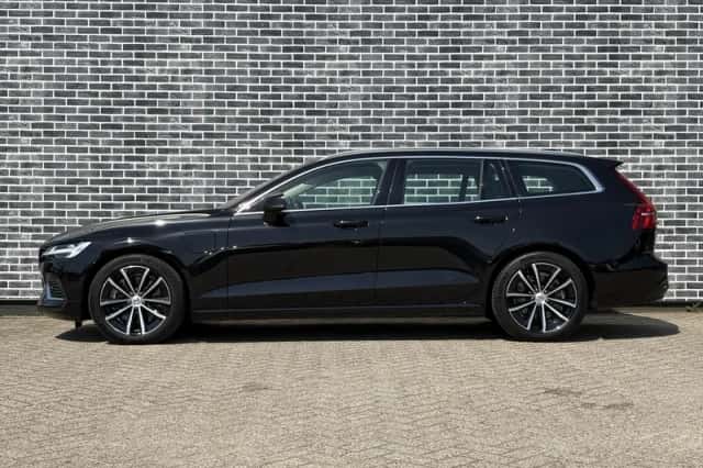 Volvo V60 (2023) thumbnail 3