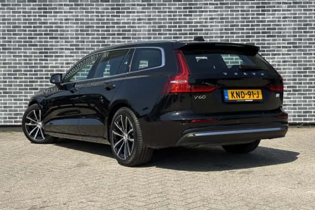Volvo V60 (2023) thumbnail 5