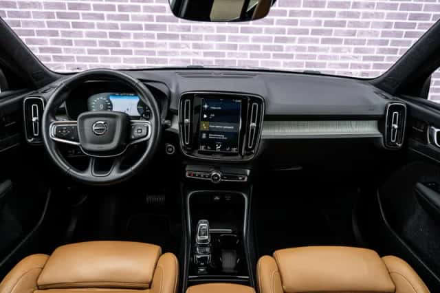 Volvo XC40 (2020) thumbnail 3