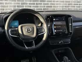 Volvo XC40 thumbnail 2