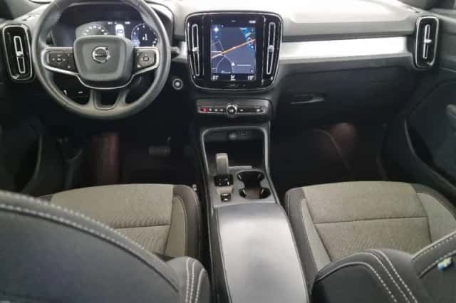 Volvo XC40 (2021) thumbnail 3