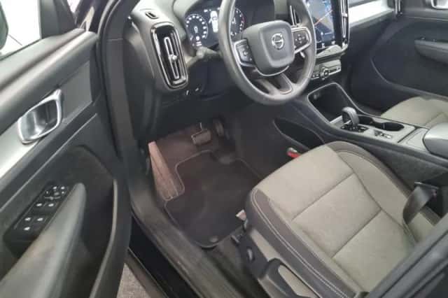 Volvo XC40 (2021) thumbnail 4