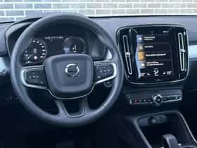 Volvo XC40 thumbnail 2