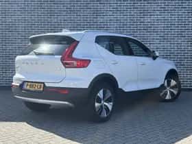 Volvo XC40 thumbnail 3