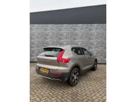 Volvo XC40 thumbnail 2