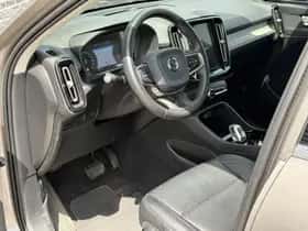 Volvo XC40 (2020) thumbnail 2