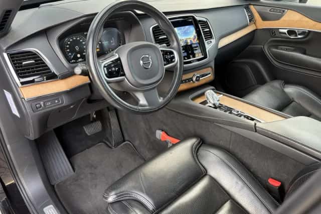 Volvo XC90 (2020) thumbnail 2
