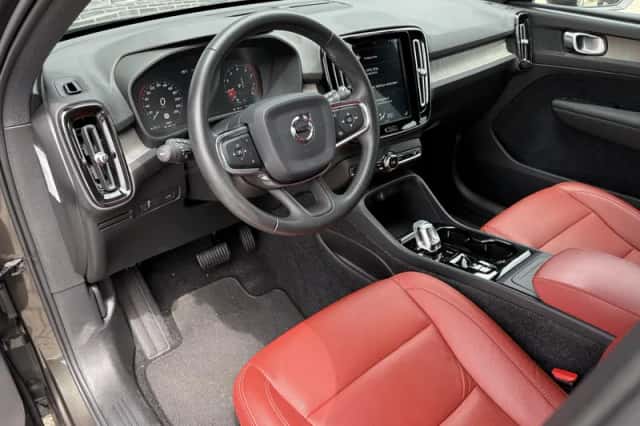 Volvo XC40 (2018) thumbnail 2
