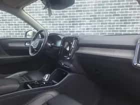 Volvo XC40 (2021) thumbnail 2