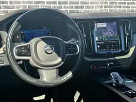 Volvo XC60 thumbnail 2