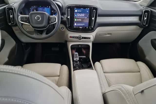 Volvo XC40 (2022) thumbnail 3