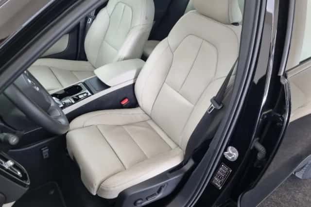 Volvo XC40 (2022) thumbnail 4