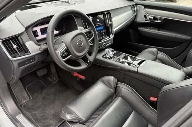 Volvo V90 (2025) thumbnail 2