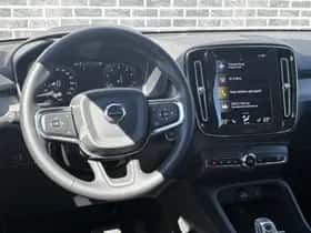 Volvo XC40 thumbnail 2