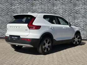 Volvo XC40 thumbnail 3