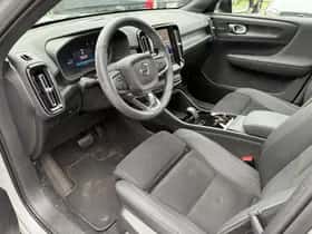 Volvo EX40 thumbnail 2