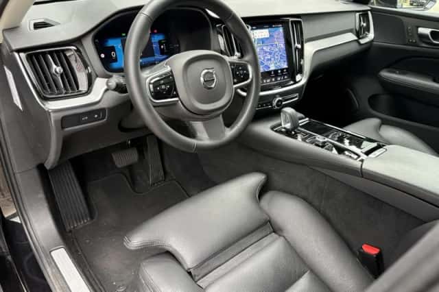 Volvo V60 (2024) thumbnail 2