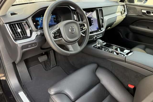Volvo V60 (2022) thumbnail 2