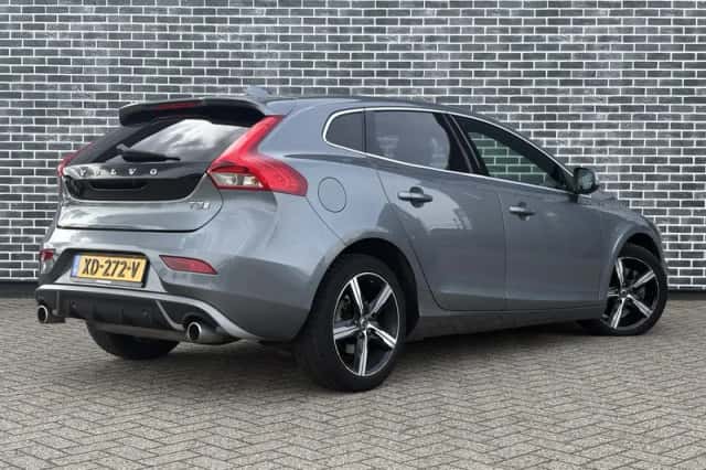 Volvo V40 (2019) thumbnail 3